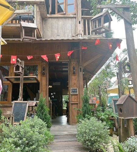 Tiệm Cà Phê Dưới Hiên Nhà (Cửa Lò)